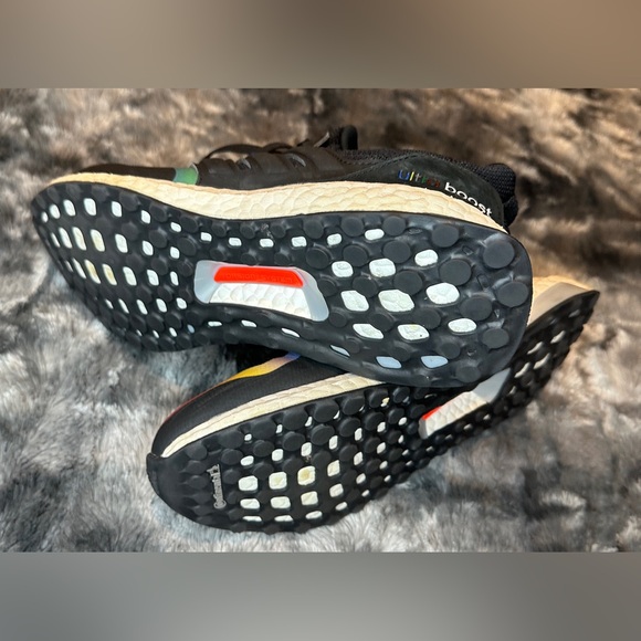 Adidas Ultraboost SZ 6.5 - Picture 7 of 9